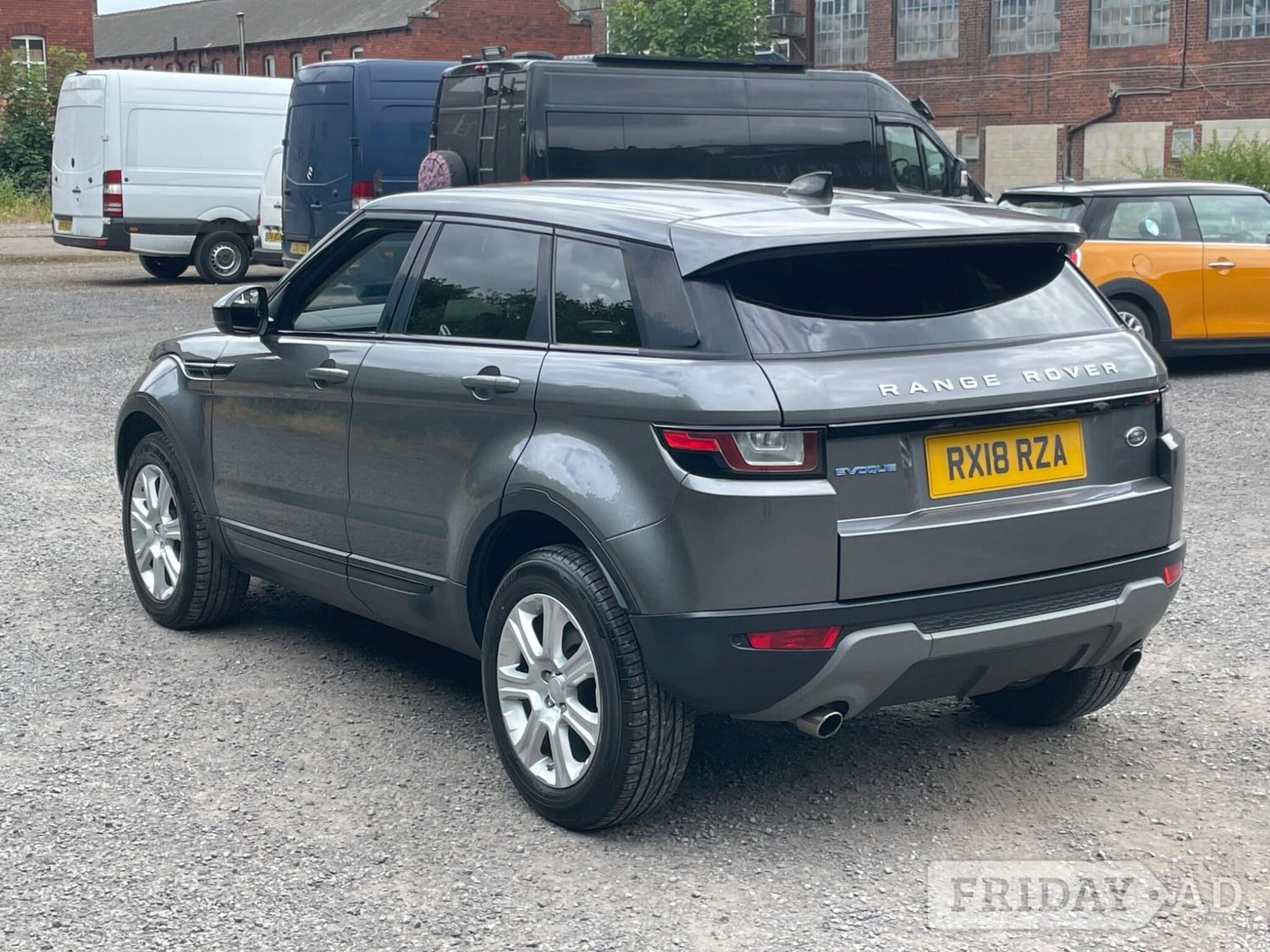 [ berth ]Land Rover Range Rover Evoque