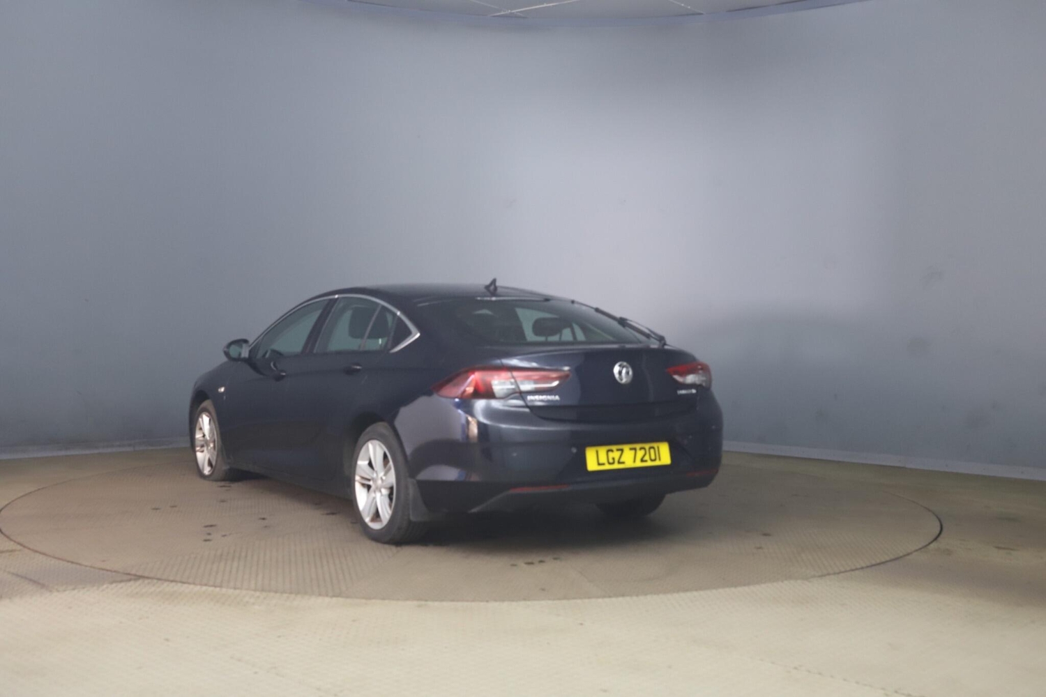 [ berth ]Vauxhall Insignia