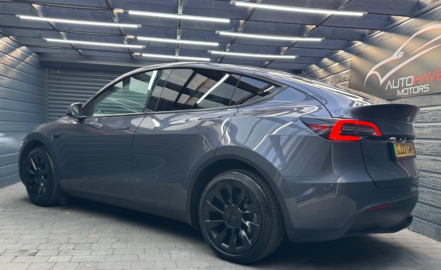 Tesla Model Y 2022 - Cars in High Wycombe