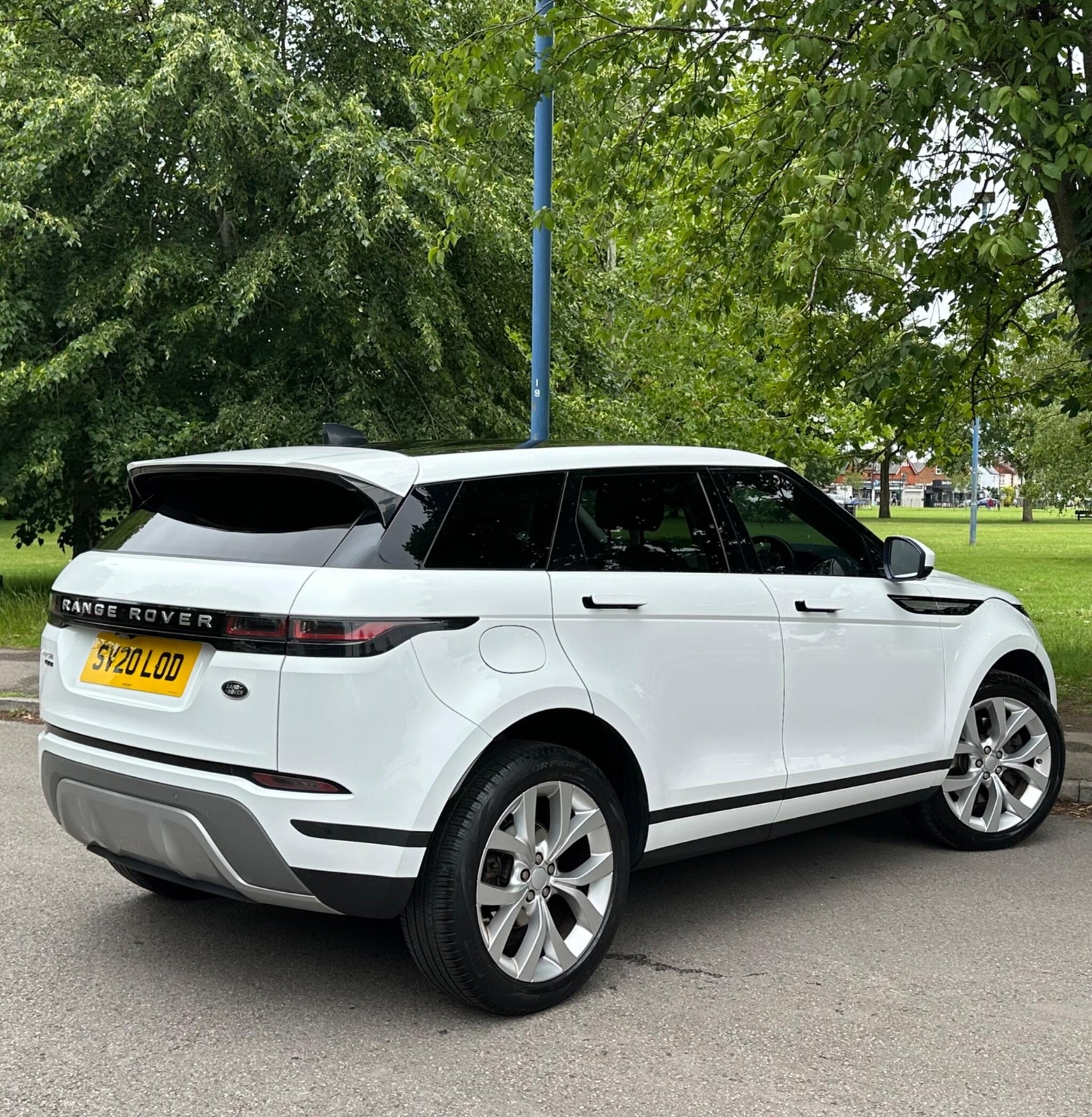 [ berth ]Land Rover Range Rover Evoque