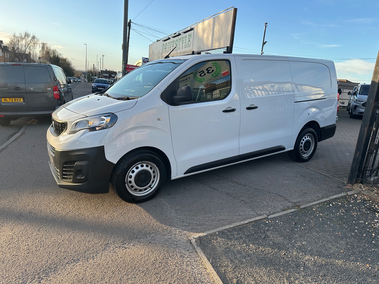 Peugeot Expert 2022 - Vans & Commercial Vehicles