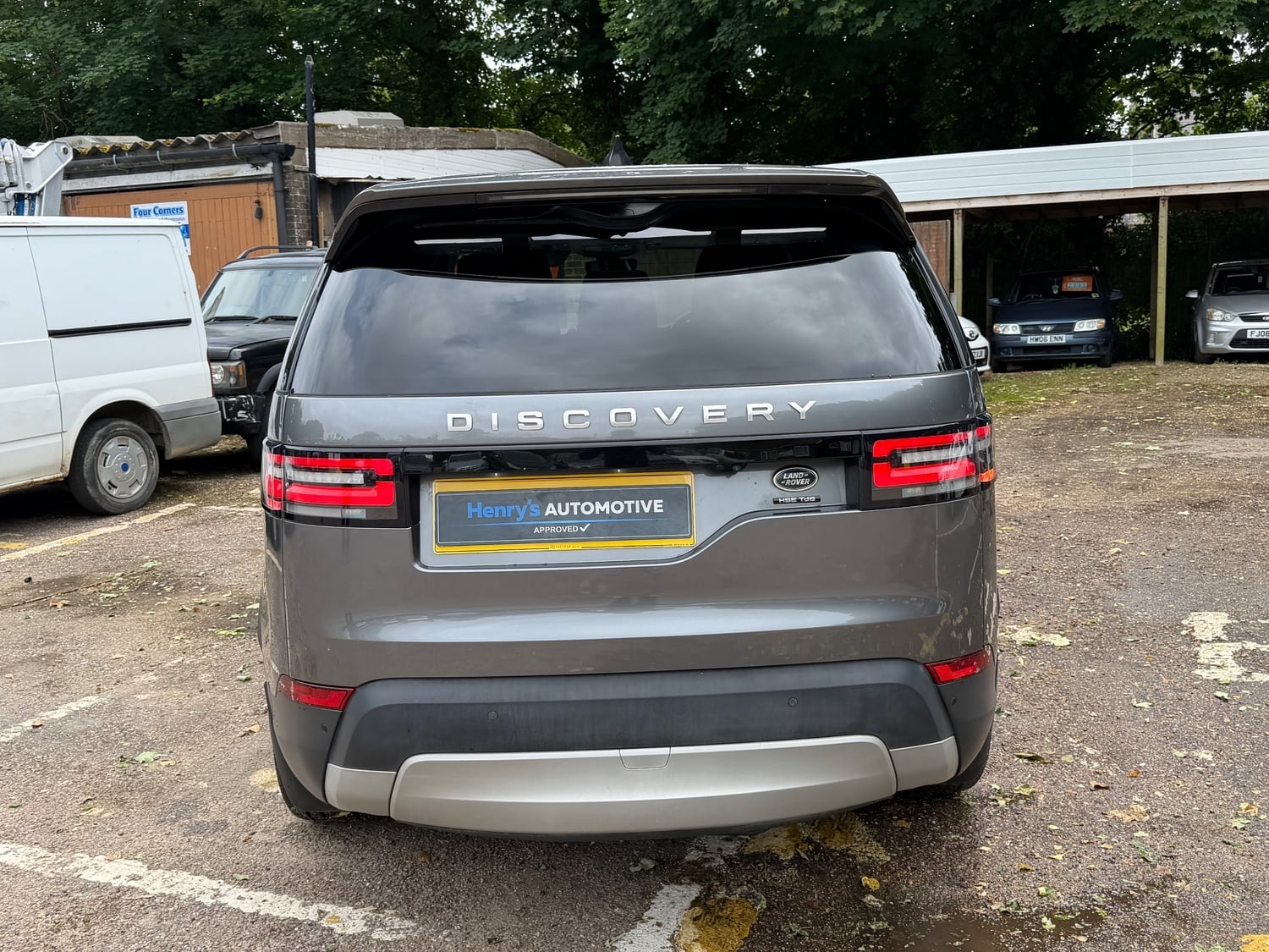 Land Rover Discovery 2017 - Cars in Newport