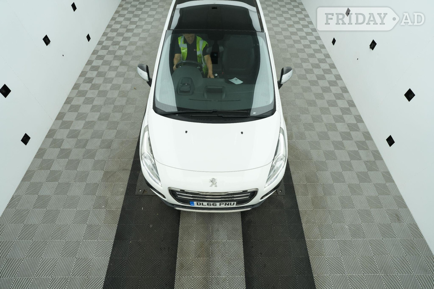 [ berth ]Peugeot 3008