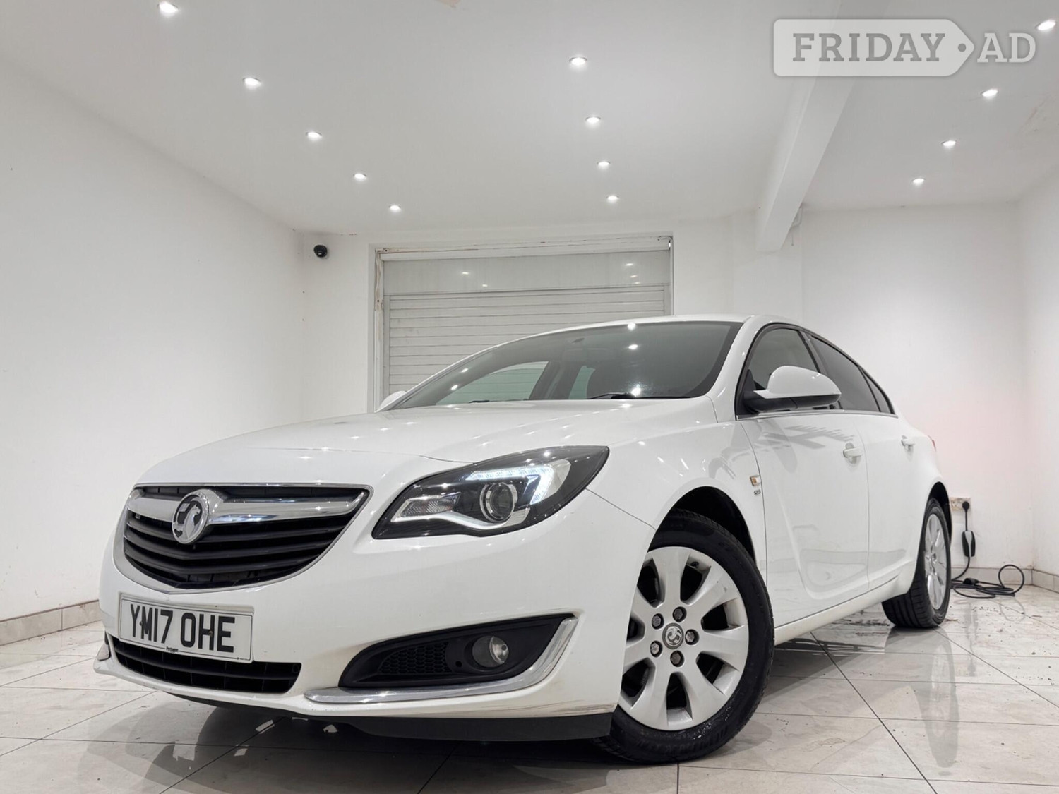 Vauxhall Insignia 2017 - Cars in Hounslow