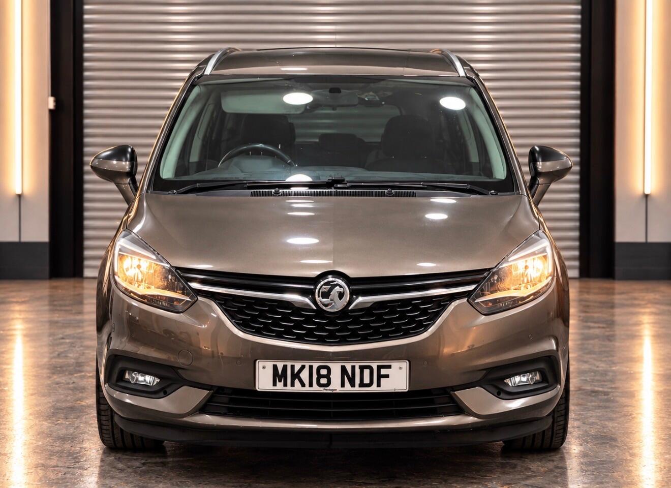 [ berth ]Vauxhall Zafira Tourer