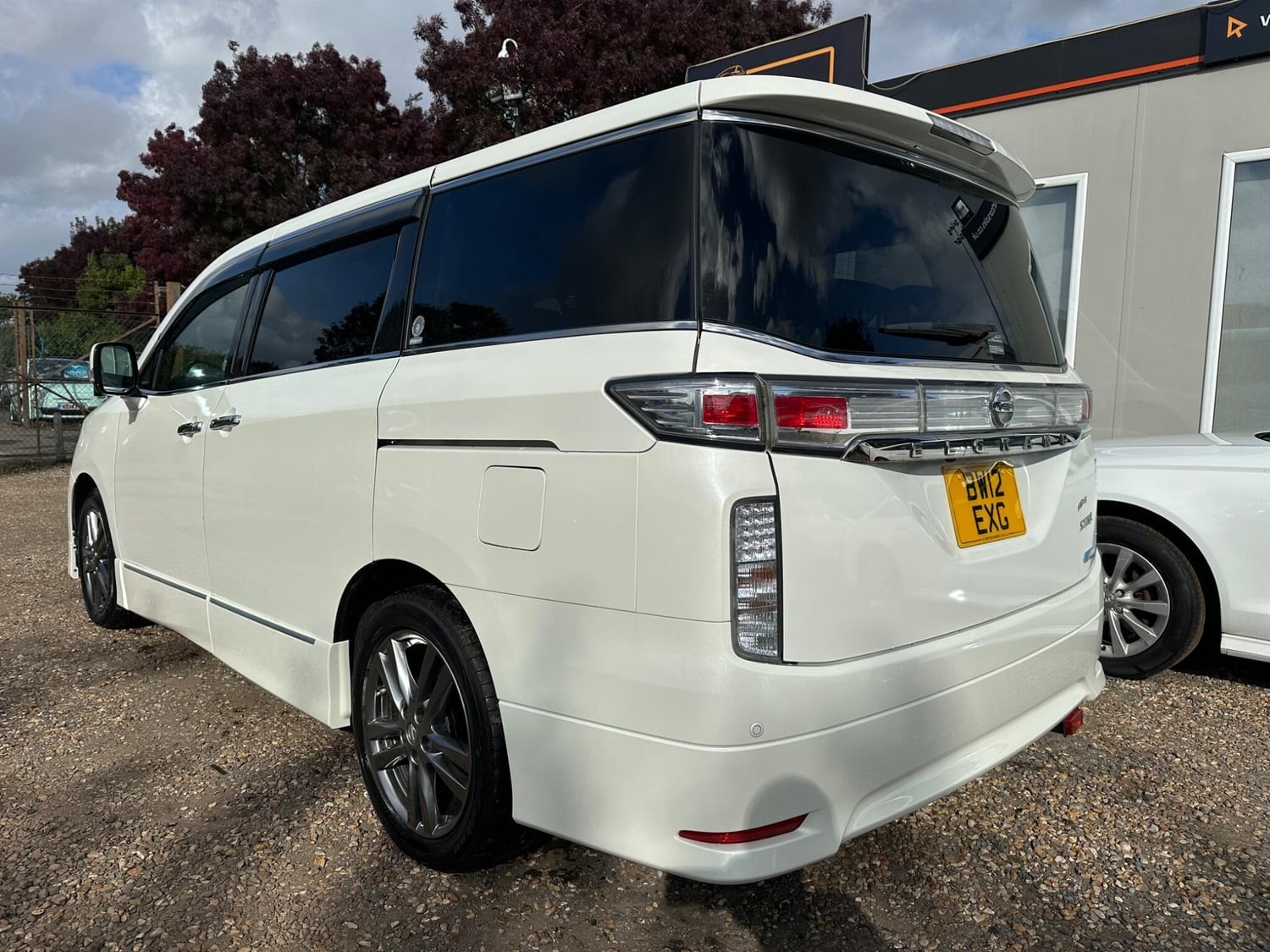 Nissan Elgrand 2012 - Cars in Sunbury-On-Thames
