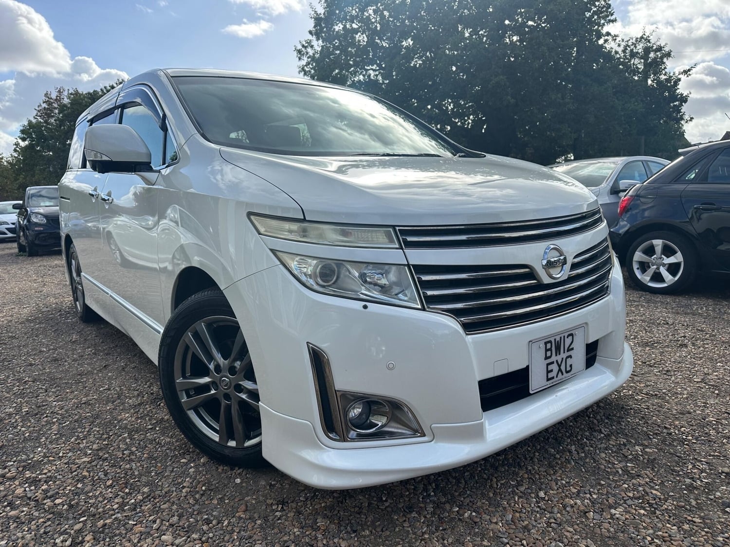 Nissan Elgrand 2012 - Cars