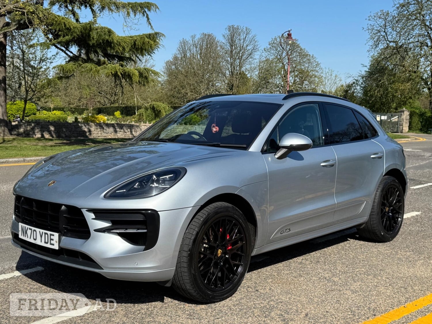 [ berth ]Porsche Macan
