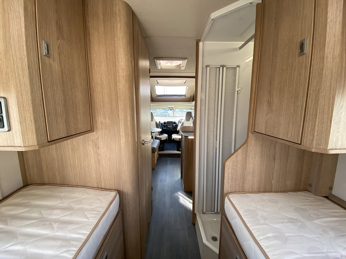 [4 berth ]Auto-Trail Tracker SB