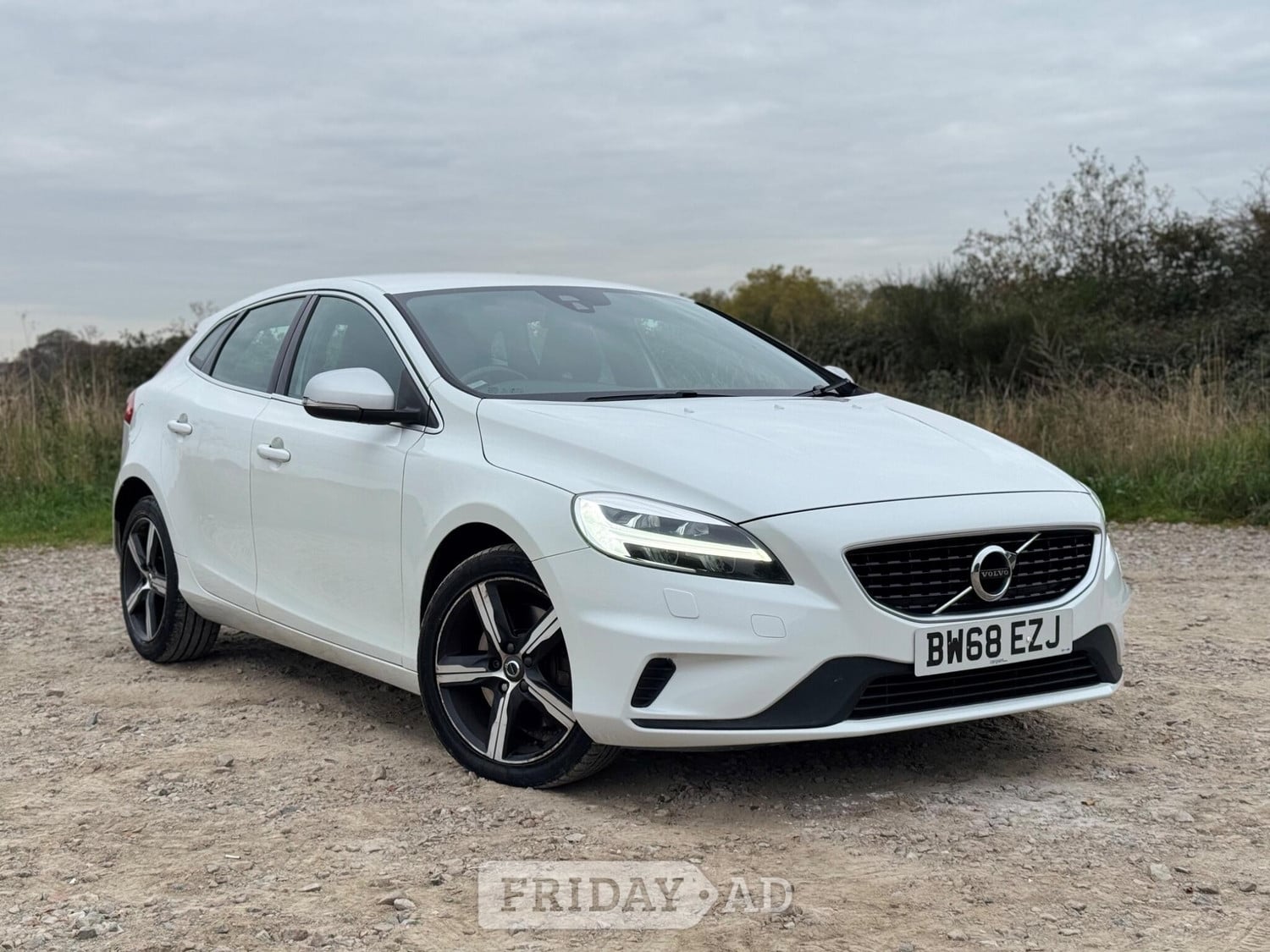 Volvo V40 2019 in Romford