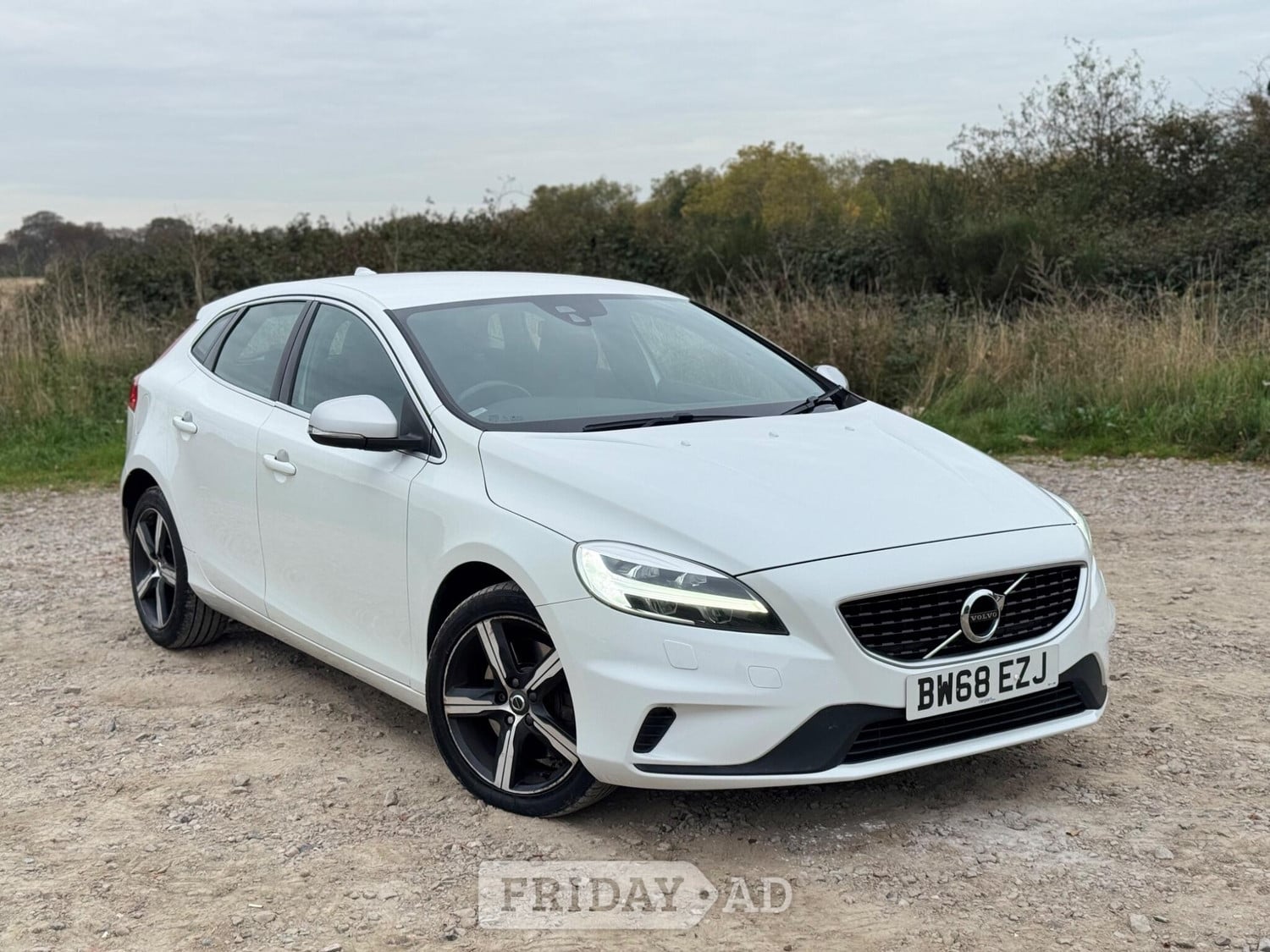 Volvo V40 2019 - Cars in Romford