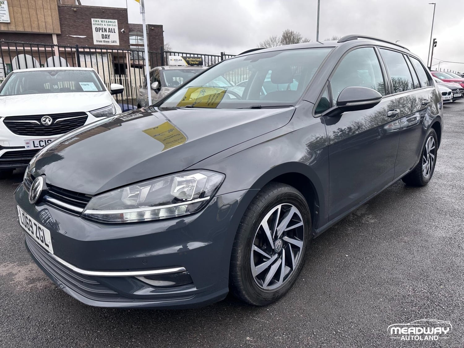 Volkswagen Golf 2019 - Cars