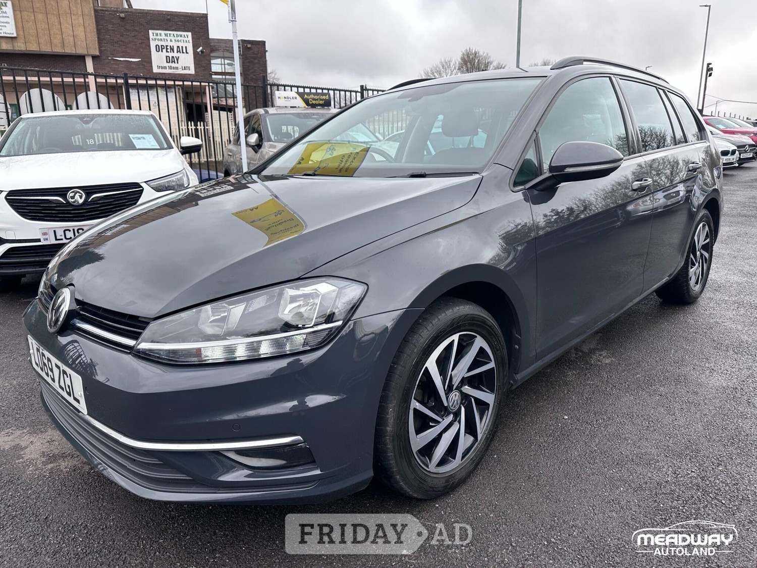 Volkswagen Golf 2019 - Cars
