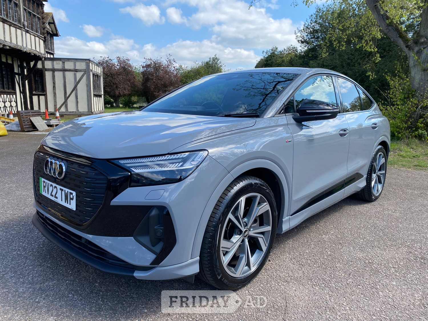 [ berth ]Audi Q4 e-tron