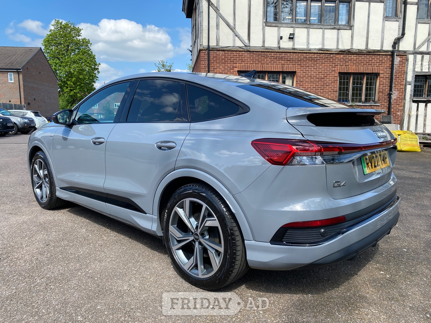Audi Q4 e-tron 2022 - Cars