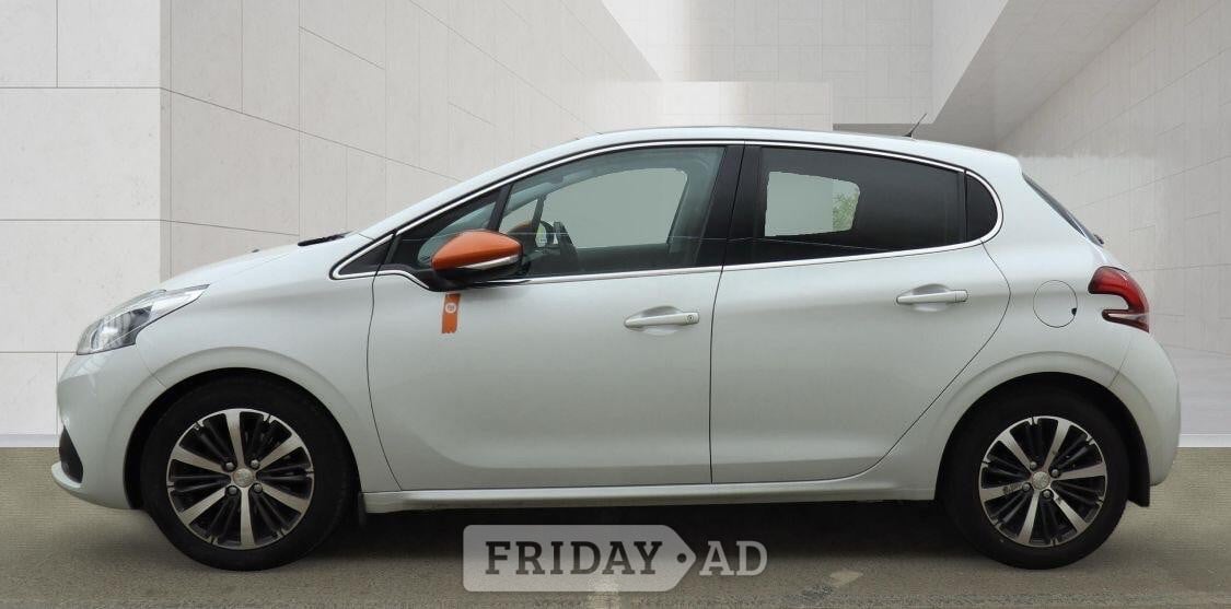 [ berth ]Peugeot 208