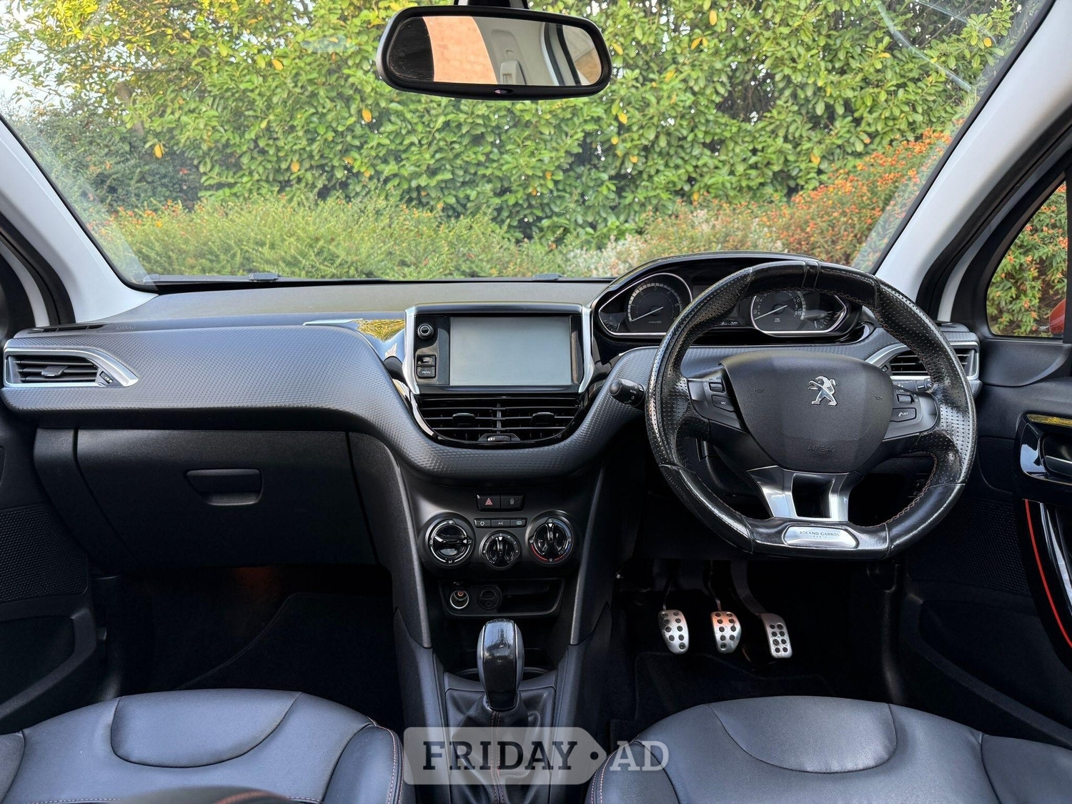 [ berth ]Peugeot 208