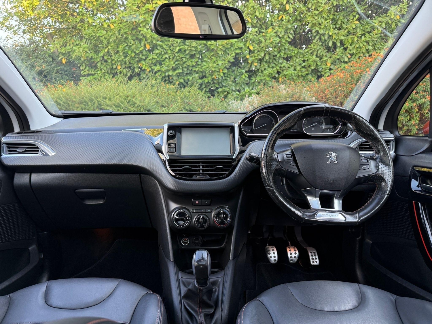 [ berth ]Peugeot 208