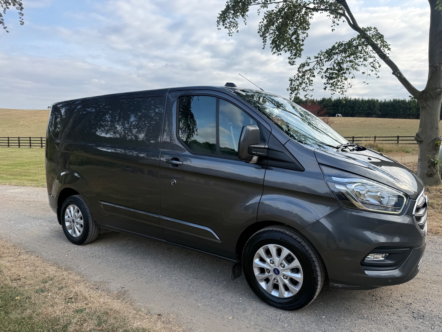 [ berth ]Ford Transit Custom
