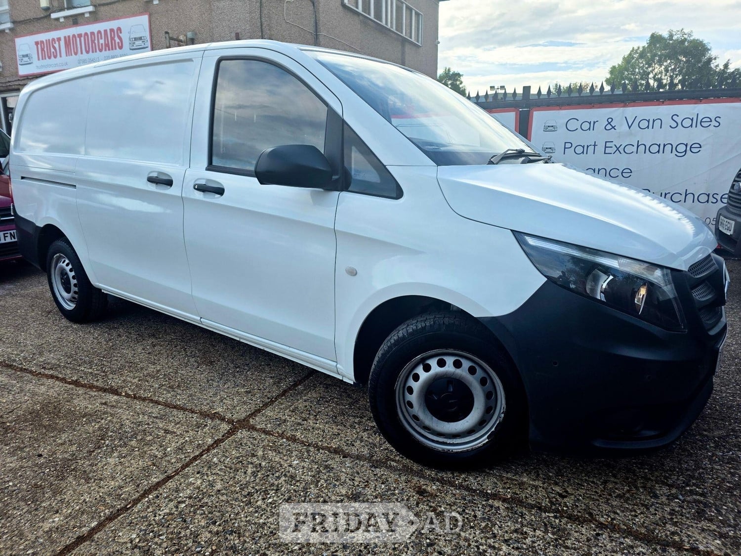Mercedes-Benz Vito 2017 in Hounslow