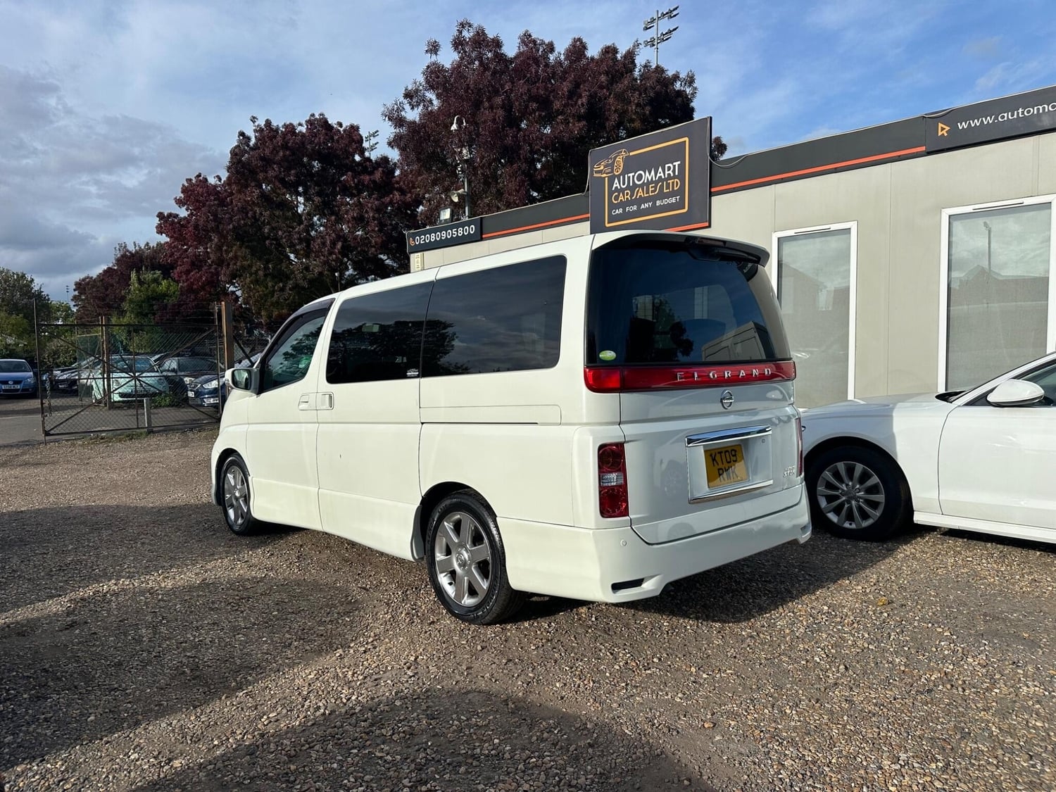 Nissan Elgrand 2009 - Cars in Sunbury-On-Thames