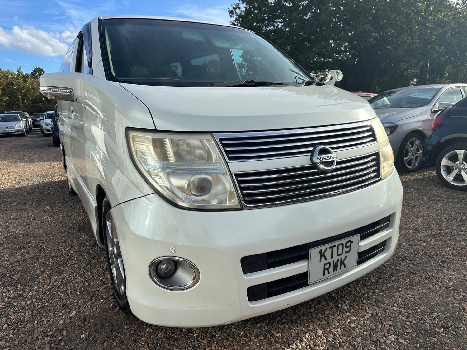 Nissan Elgrand 2009 - Cars