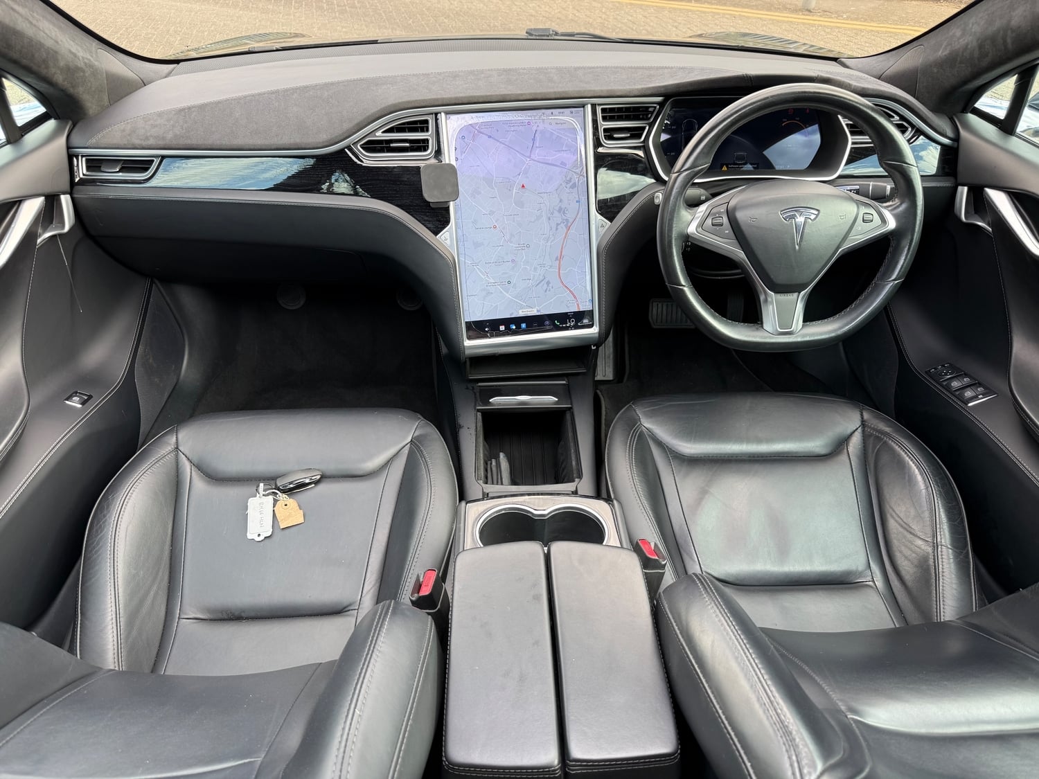 [ berth ]Tesla Model S