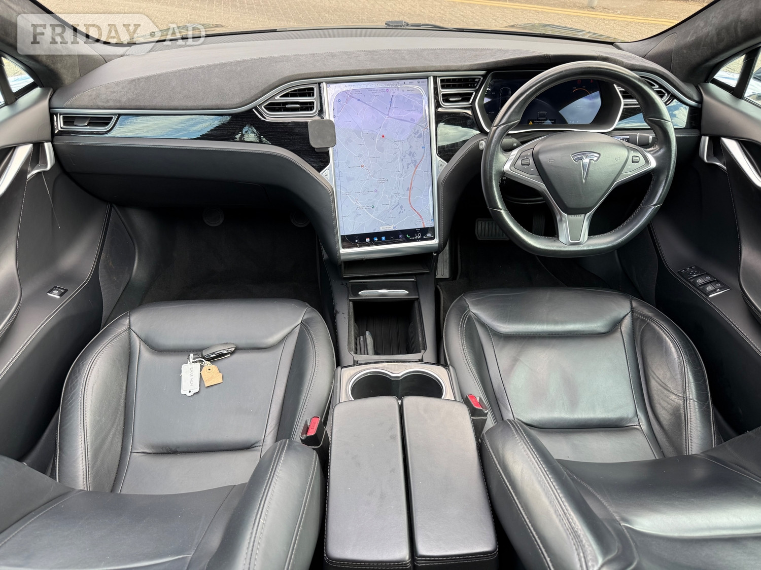 [ berth ]Tesla Model S