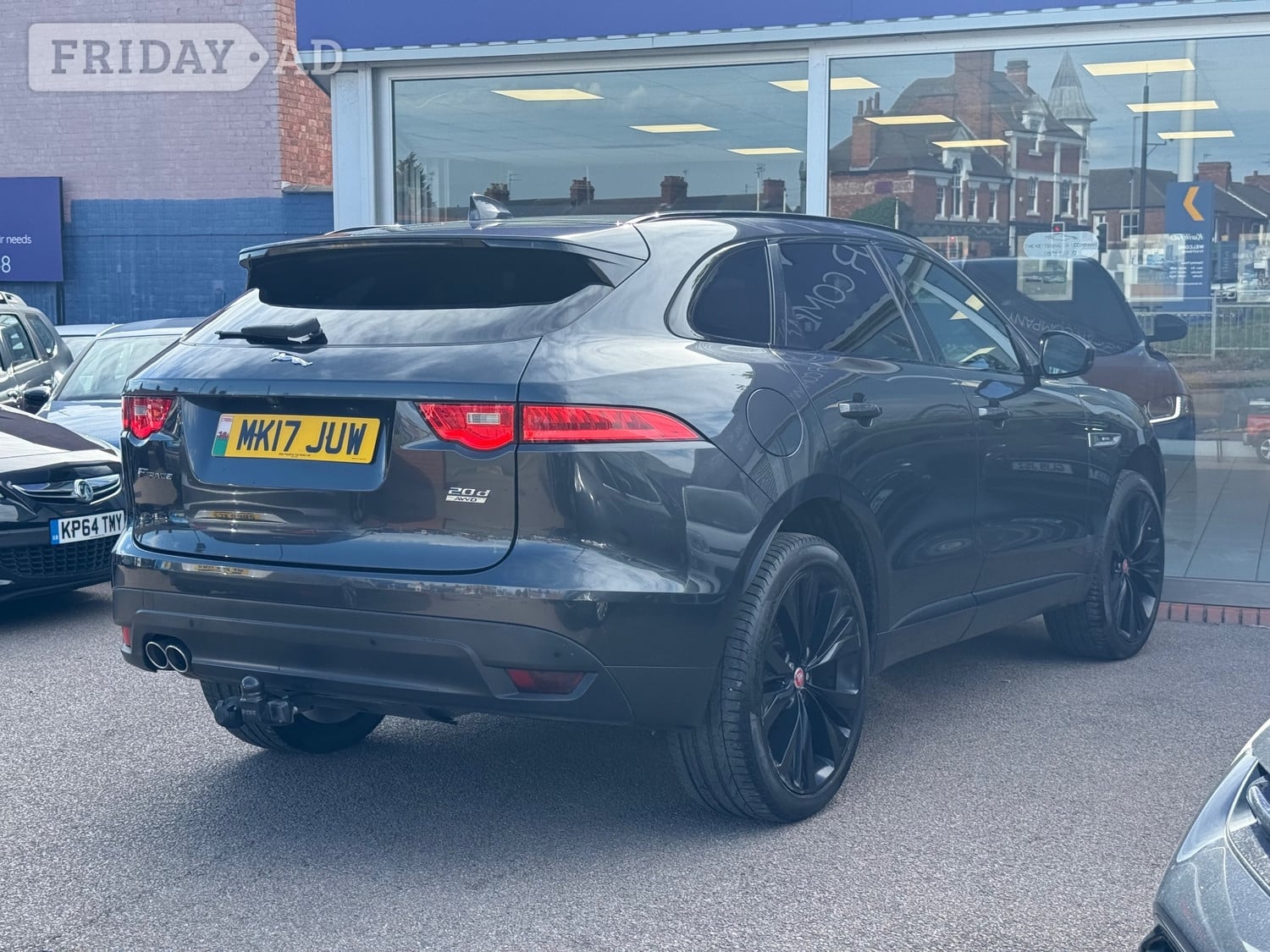 [ berth ]Jaguar F-Pace
