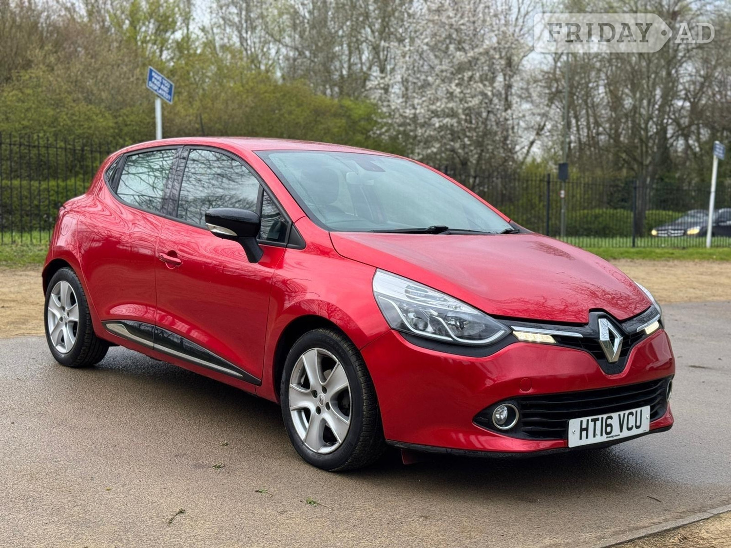 Renault Clio 2016 in Hillingdon