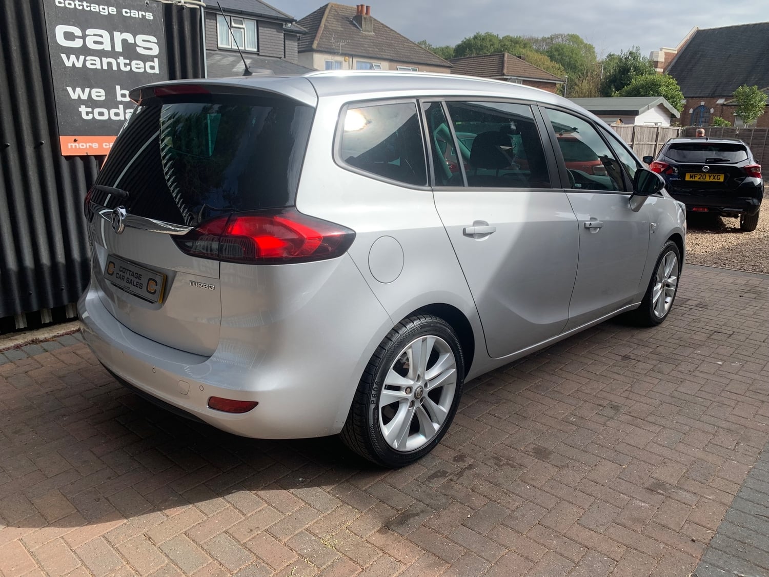 [ berth ]Vauxhall Zafira Tourer