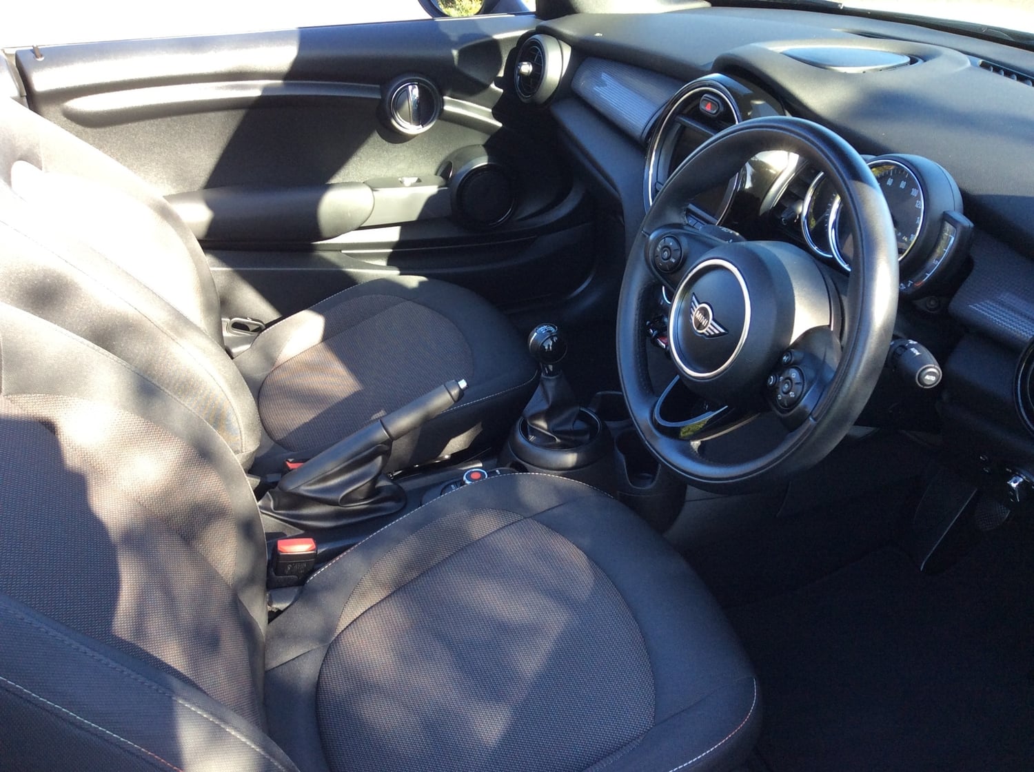 Mini Convertible 2018 - Cars