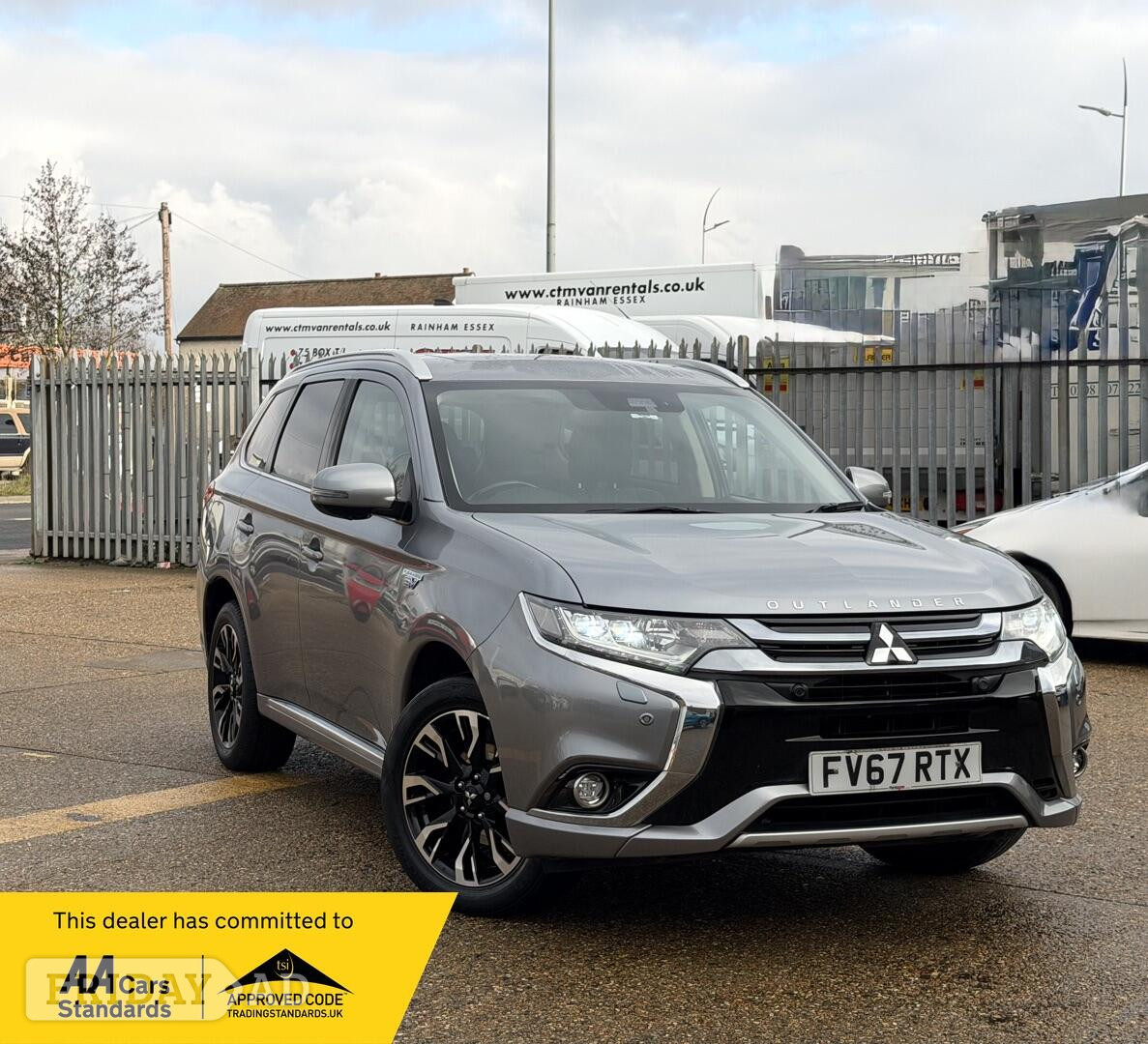Mitsubishi Outlander 2017 in Havering