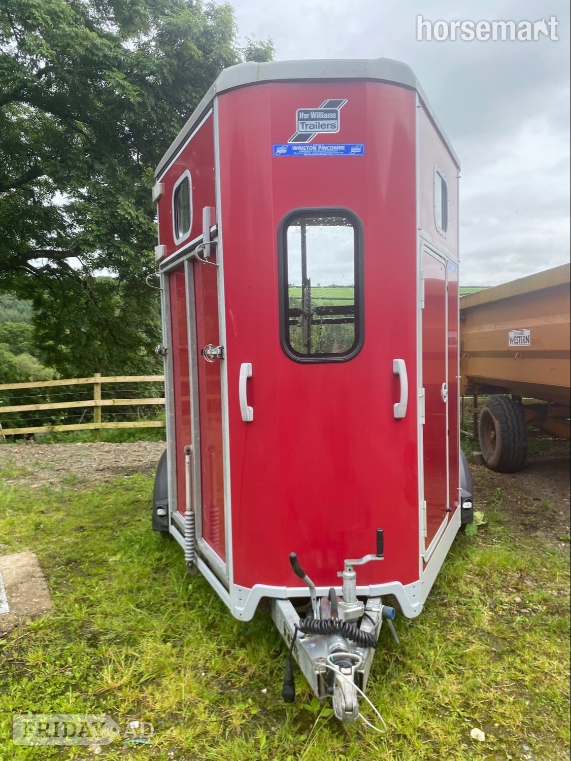 [ berth ]Ifor Williams HB511