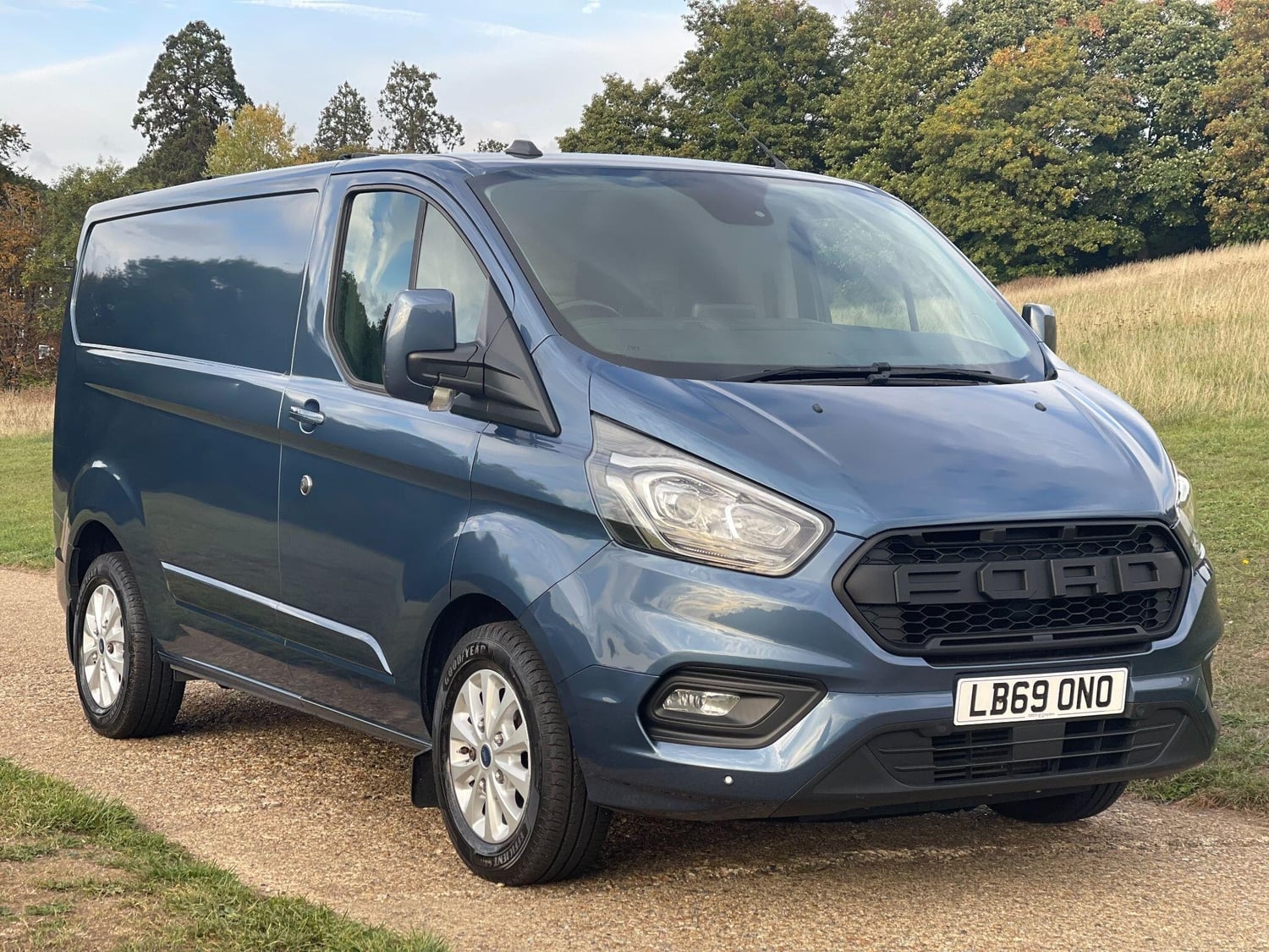 [ berth ]Ford Transit Custom