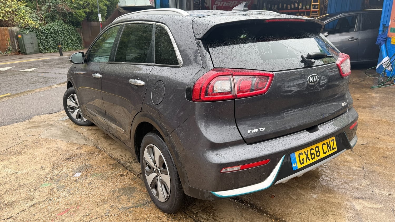 Kia Niro 2018 - Cars in Harrow