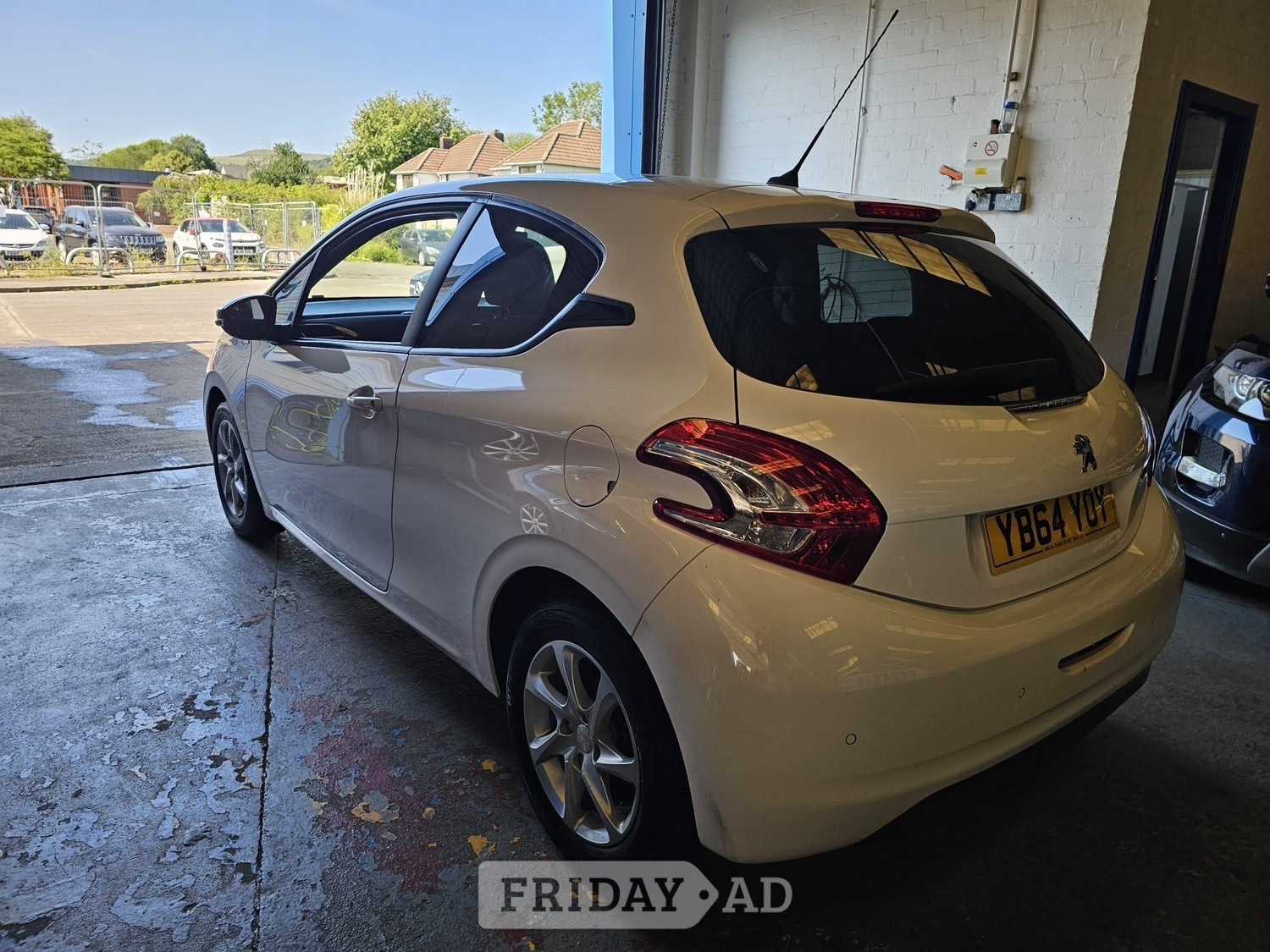 Peugeot 208 2015 - Cars in Pontypridd