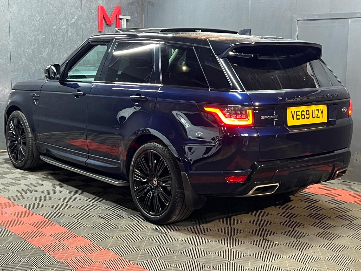 [ berth ]Land Rover Range Rover Sport