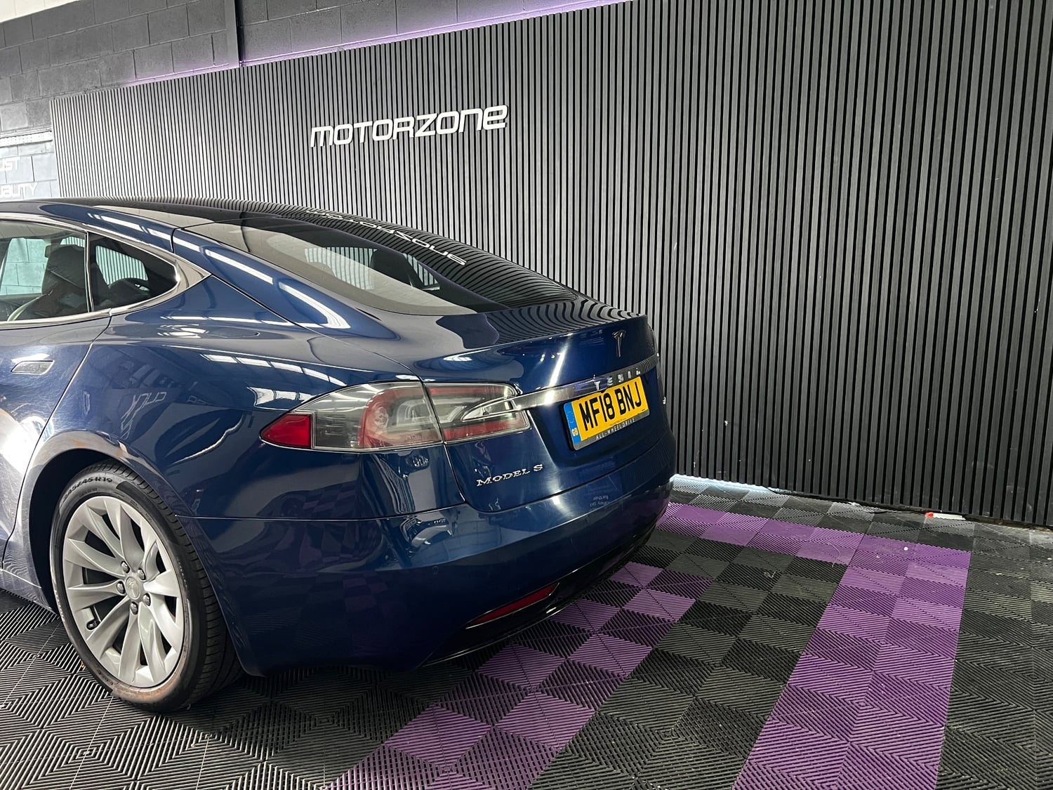 [ berth ]Tesla Model S