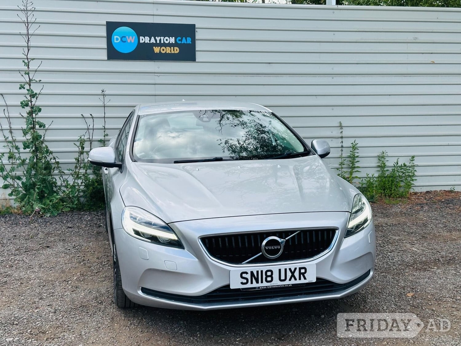 Volvo V40 2017 in Hillingdon