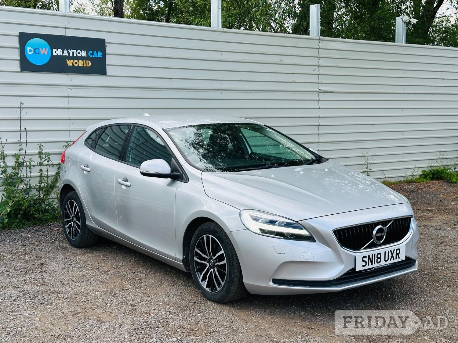Volvo V40 2017 - Cars in Hillingdon