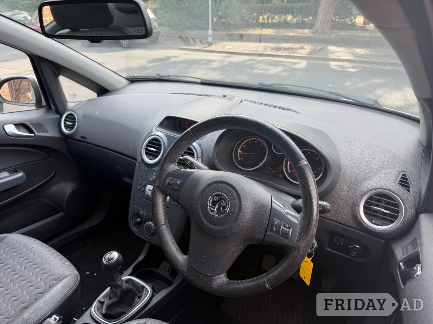 Vauxhall Corsa 2012 - Cars in Sutton