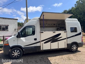 The horsebox Company   Renault Master Horsebox