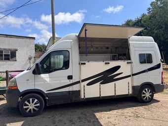 The Horsebox Company  Renault Master Horsebox