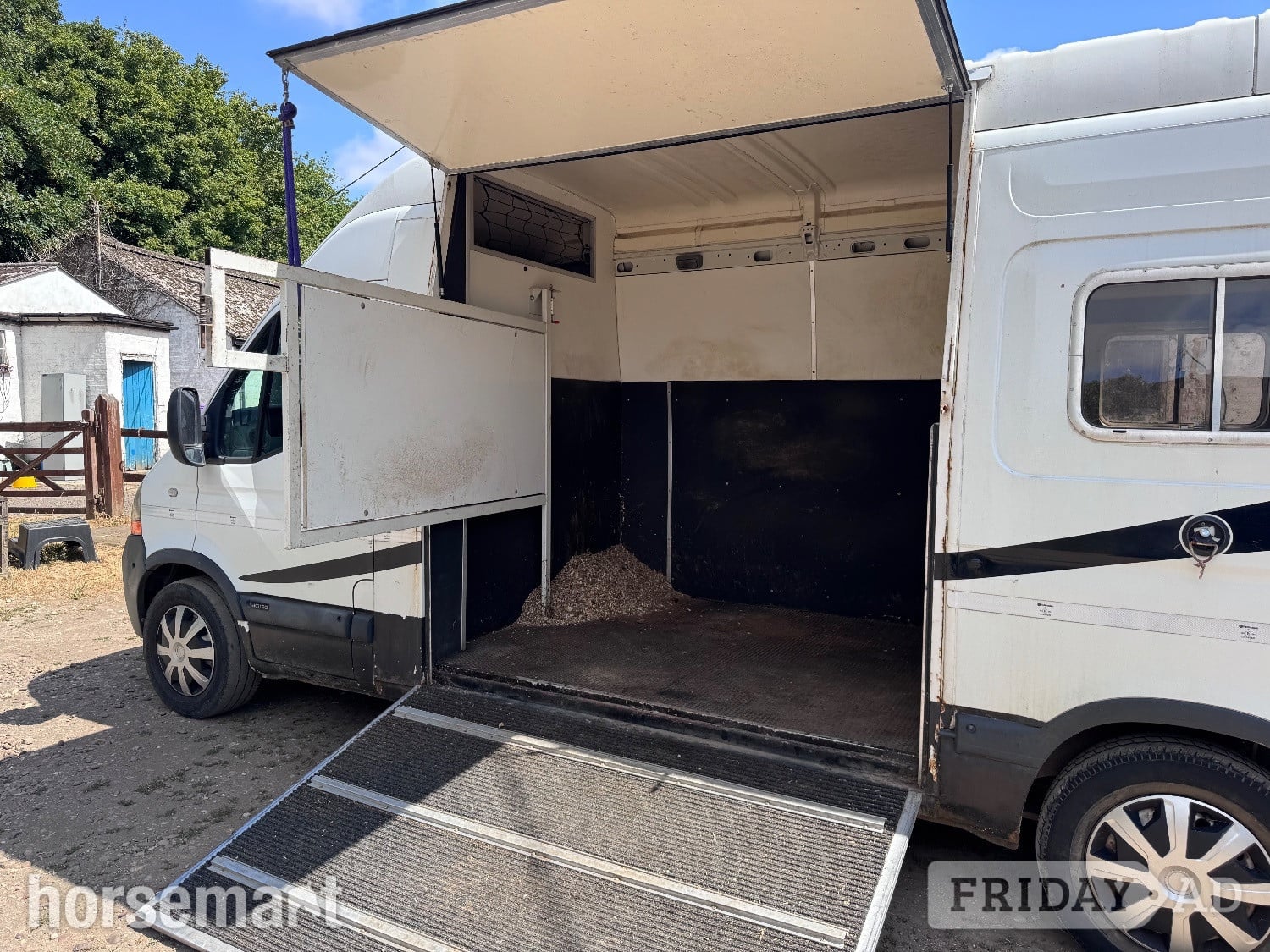 The horsebox Company   Renault Master Horsebox - Trailers & Horseboxes