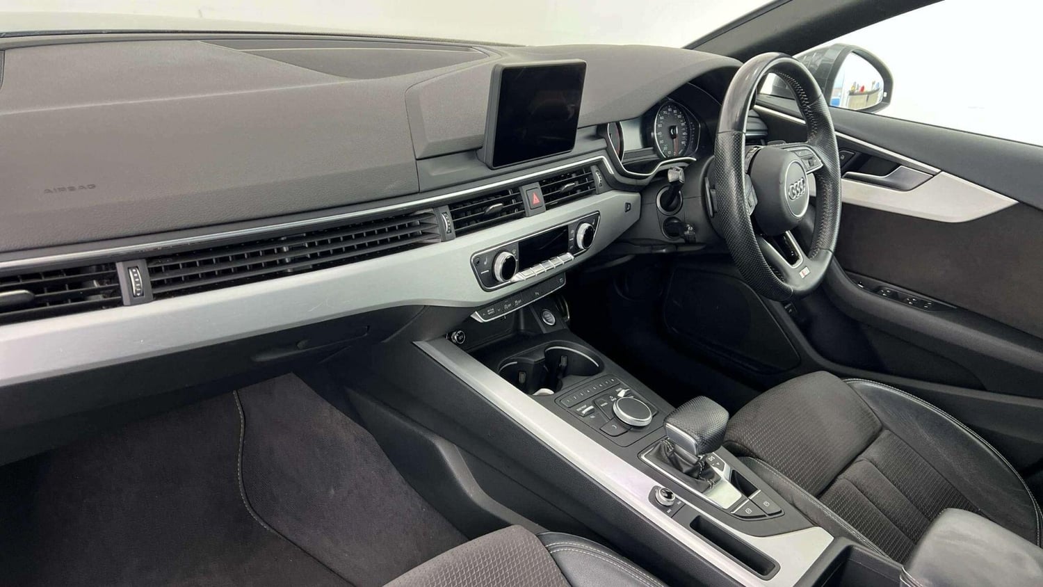 Audi A4 2019 - Cars
