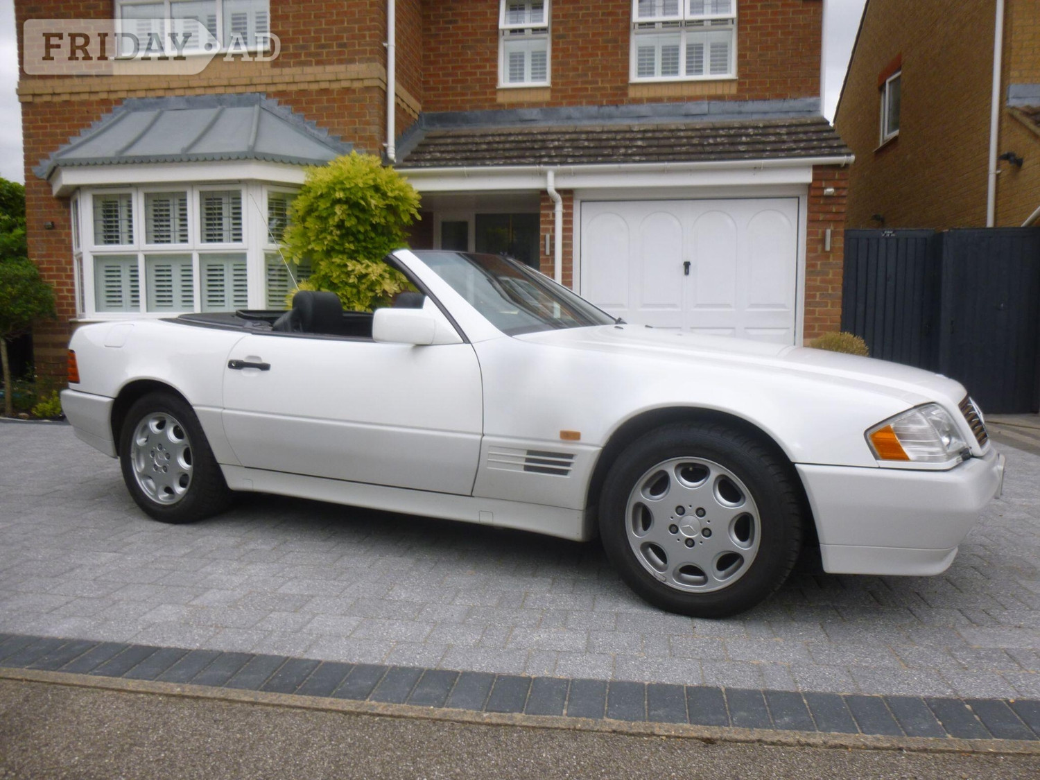Mercedes-Benz SL 1994 in Waltham Forest