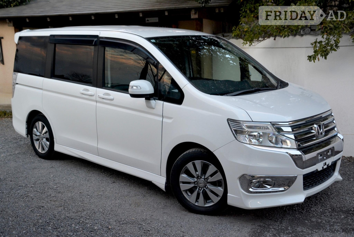 Honda Stepwagon 2013 - Cars