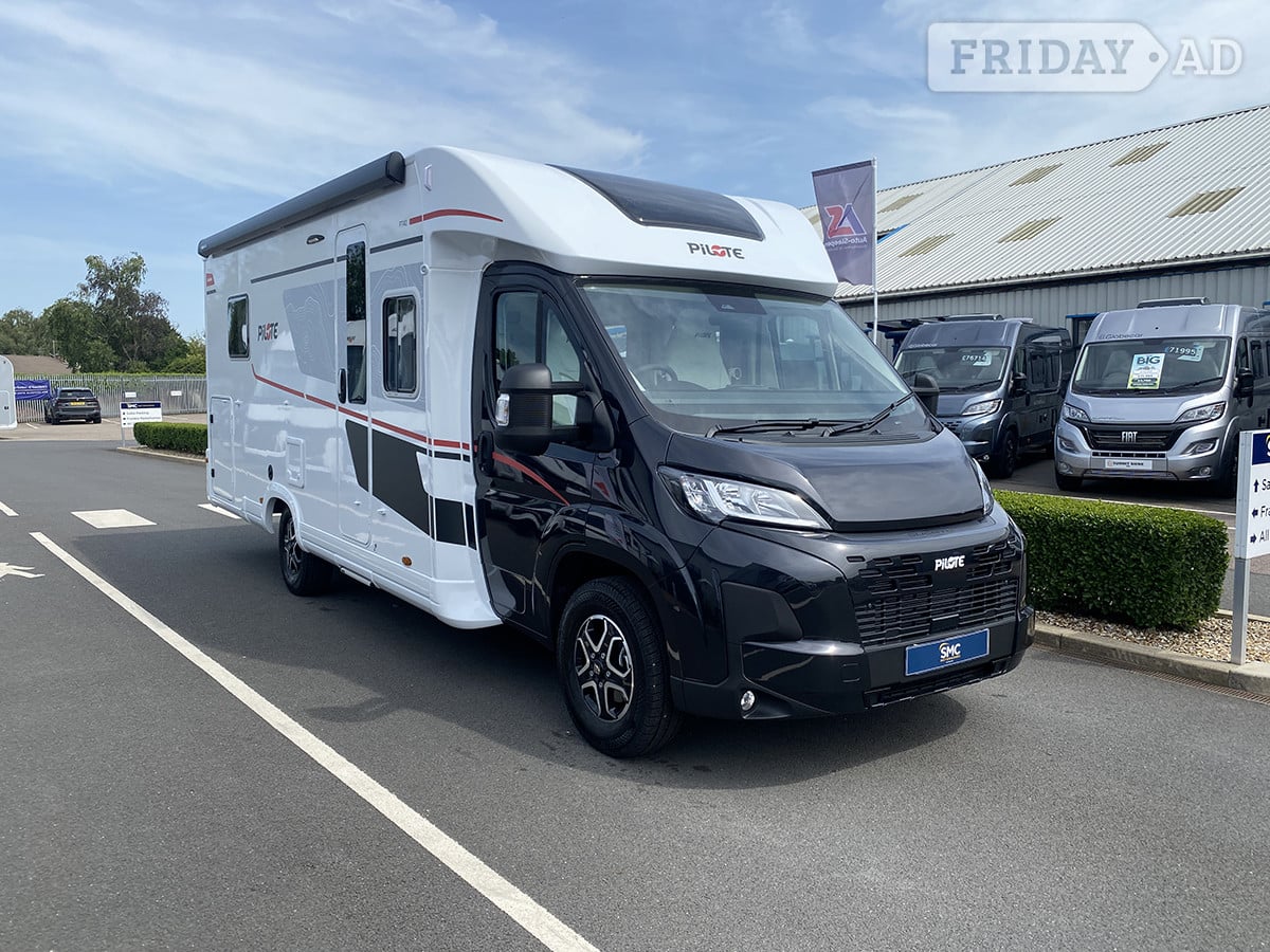Pilote Evidence P740 FC 2026 for sale in Newark