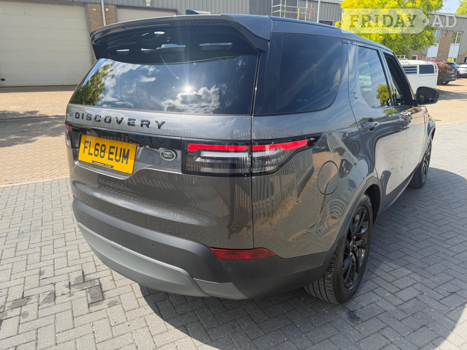 [ berth ]Land Rover Discovery
